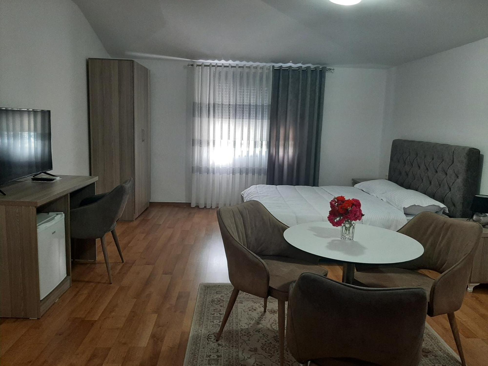 Hotel Vila Arbri Berat Room photo